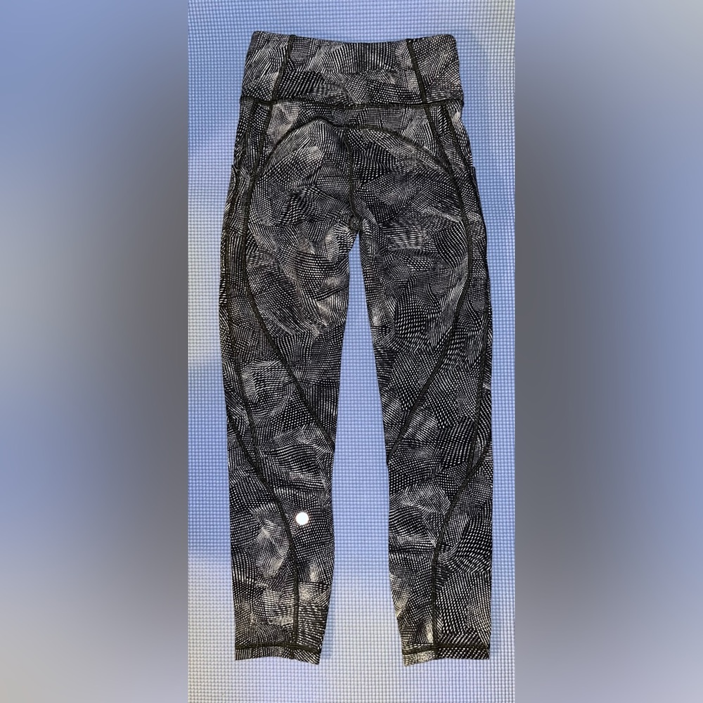 Lululemon Fast and Free Tight / Leggings 25” (7/8 length) * Nulux (size 2)